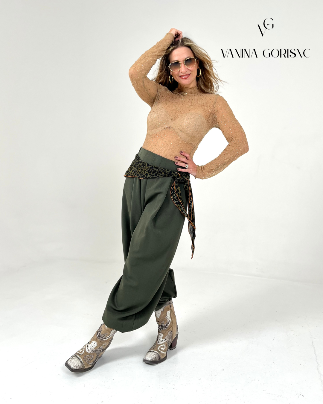 Pantalón Aladín y Blusa Calada Brillosa